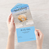 Seashell met een hart op zand, strand, all in one uitnodiging (Afscheurbaar)