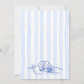 Seashells blauwe handgetekende golvende grens stra save the date (Achterkant)