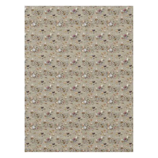 Seashells Nestled in Beach Sand Tafelkleed (Voorkant)