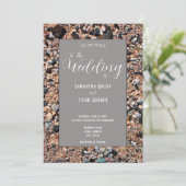 Seashore Coral Sand & Shells, Modern Beach Wedding Kaart (Staand voorkant)
