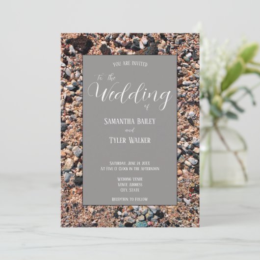 Seashore Coral Sand & Shells, Modern Beach Wedding Kaart (Staand voorkant)