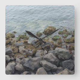 seashore-rotsen vierkante klok