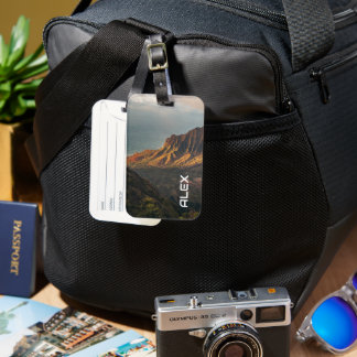 Seaside Cliff Rising – dramatisch kustlandschap Bagagelabel