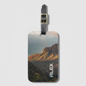 Seaside Cliff Rising – dramatisch kustlandschap Bagagelabel (Voorkant (verticaal))