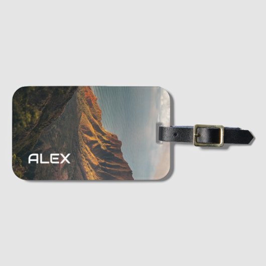 Seaside Cliff Rising – dramatisch kustlandschap Bagagelabel (Voorkant (horizontaal))