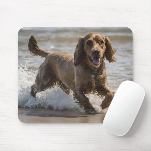 Seaside Fun: Cocker Spaniel bij Play in the Ocean Muismat (Met muis)