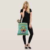 Seaside Serenity op groene achtergrond Tote Bag (Op model)