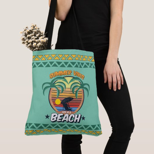 Seaside Serenity op groene achtergrond Tote Bag (Dichtbij)