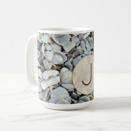 Seaside Shells Initial Mug Art Koffiemok (Voorkant links)
