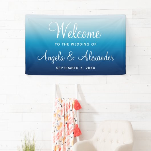 Seaside Sky en Ocean Blue Gradient Wedding Spandoek (Insitu)