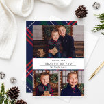 Season of Joy Navy Tartan Pset Photo Collage Feestdagenkaart<br><div class="desc">De elegante "Sason of Joy" fotocollage-kaart biedt een klassiek blauw van de marine, jager groen en rood Schots tartan rand met een minimale scherpe witte achtergrond om uw drie (3) favoriete vakantiefoto's te benadrukken. De moderne en handige tekst met houtskool kan volledig gepersonaliseerd zijn voor uw familie. Het diagonale vlakpatroon...</div>