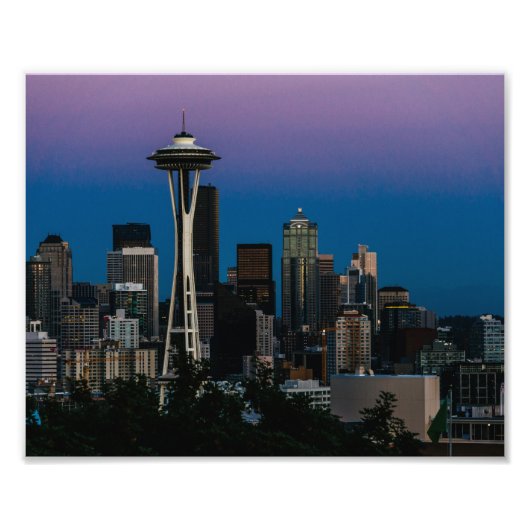 Seattle Architecture under the Paarse Sky Foto Afdruk (Voorkant)