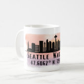 Seattle City Skyline Latitude en Lengtegraad Koffiemok (Voorkant links)