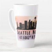 Seattle City Skyline Latitude en Lengtegraad Latte Mok (Linkerhoek)