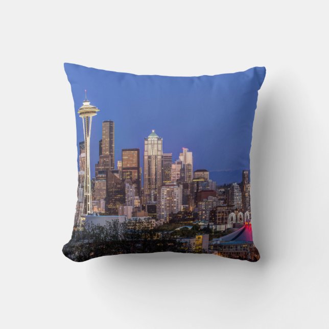 Seattle, Downtown en Mt. Rainier in de schemering Kussen (Voorkant)