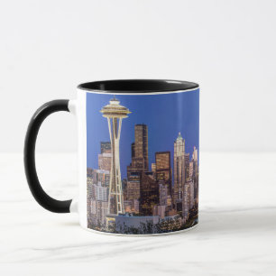 Seattle, Downtown en Mt. Rainier in de schemering Mok