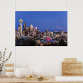 Seattle, Downtown en Mt. Rainier in de schemering Poster (Keuken)