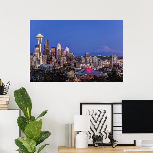 Seattle, Downtown en Mt. Rainier in Twilight Poster (Thuiskantoor)