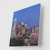 Seattle, Downtown en Mt. Rainier in Twilight Vierkante Klok (Hoek)