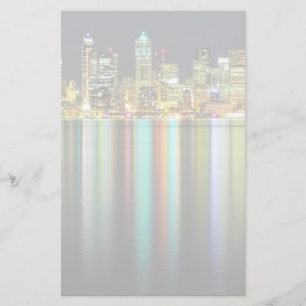 Seattle skyline 's nachts met reflectie briefpapier