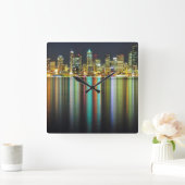 Seattle skyline 's nachts met reflectie vierkante klok (Huis)