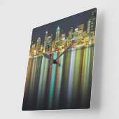 Seattle skyline 's nachts met reflectie vierkante klok (Hoek)