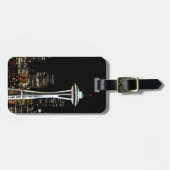 Seattle skyline 's nachts, met Space Needle. Bagagelabel (Voorkant horizontaal)