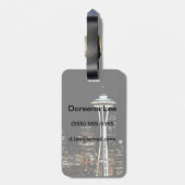 Seattle skyline 's nachts, met Space Needle. Bagagelabel (Achterkant verticaal)