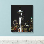 Seattle skyline 's nachts, met Space Needle. Canvas Afdruk (Insitu (Houten vloer))