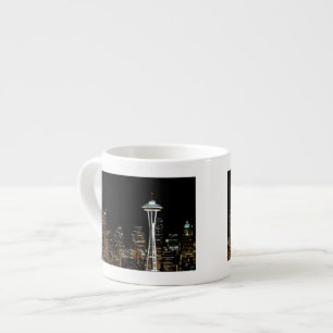 Seattle skyline 's nachts, met Space Needle. Espresso Kop