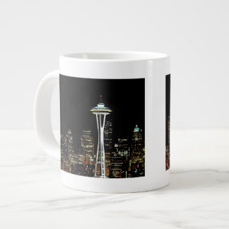 Seattle skyline 's nachts, met Space Needle. Grote Koffiekop