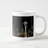 Seattle skyline 's nachts, met Space Needle. Grote Koffiekop (Rechts)