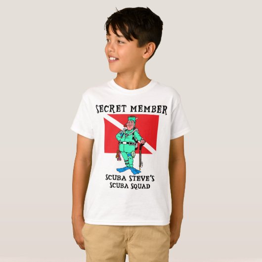 Secret Member SCUBA Steve Kinder T-shirt (Voorkant volledig)