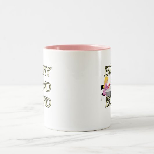 SECRETARIS VAN BRAINY EN BLOND TWEEKLEURIGE KOFFIEMOK (Center)