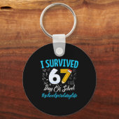 Secretary Survived 67 Days Of School Humor Design Sleutelhanger (Voorkant)