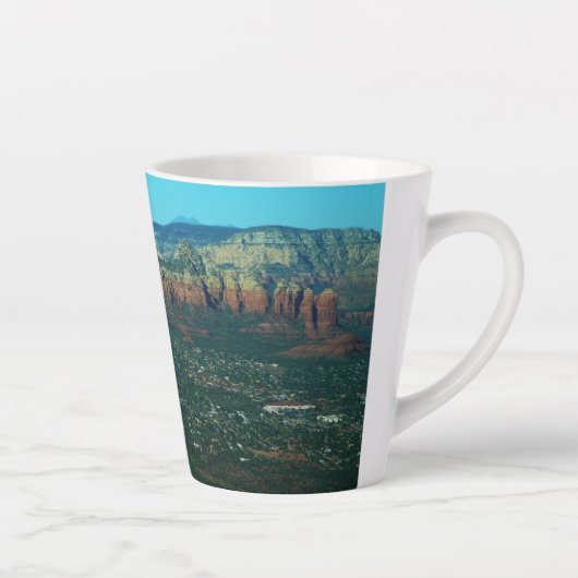 Sedona en Coffee Pot Rock vanuit de lucht Latte Mok (Rechts)