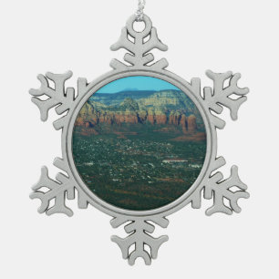 Sedona en Coffee Pot Rock vanuit de lucht Tin Sneeuwvlok Ornament