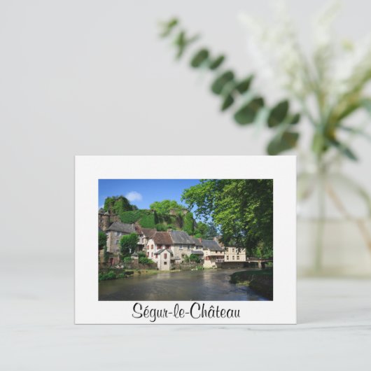 Segur-le-Chateau in Frans wit briefkaart (Staand voorkant)