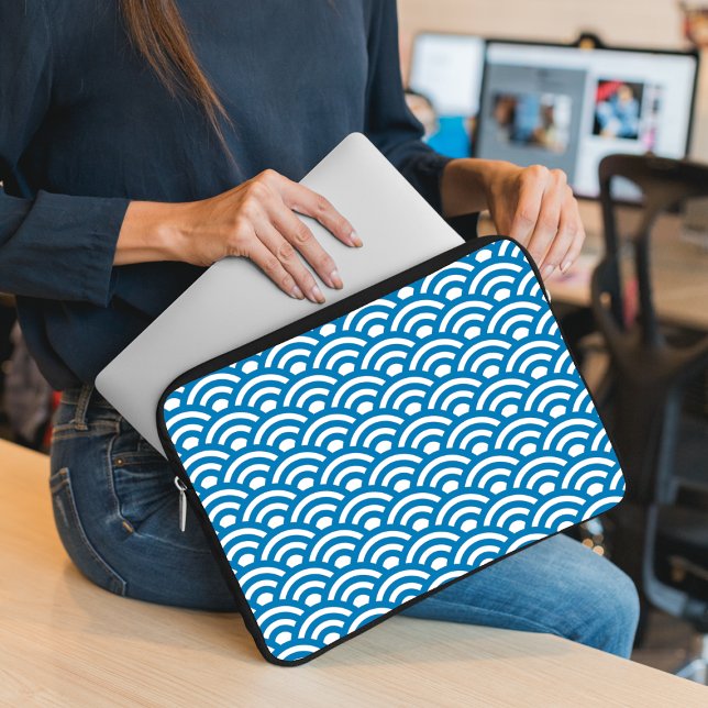 Seigaiha, Waves, Japanese, Blue and White Laptop Sleeve (Creator heeft geüpload)