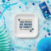 Seinfeld | "Deze pretzels" Typografie Grafisch Papieren Bordje (Feest)