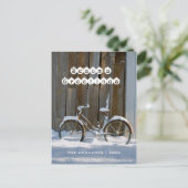 Seizoen Groeten - Oude Fiets Bedekt met sneeuw Feestdagenkaart (Staand voorkant)