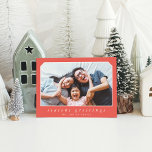 SEIZOENEN GROETEN eenvoudig cursief omlijst rood Feestdagenkaart<br><div class="desc">door kat massard >> www.simplysweetPAPERIE.com <<<< Een supereenvoudige fotovakantiekaart om het seizoen met familie en vrienden te vieren. Maximale oppervlakte om uw prachtige familie weer te geven! TIPS 1. Resize/verander de foto de "pas het"knoop aan. 2. U kunt de doopvonten ook veranderen, meer tekst bewegen en toevoegen! U MOET HELPEN...</div>