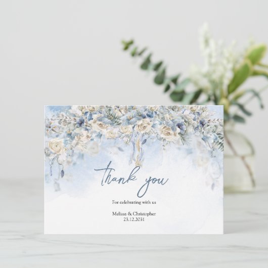 Seizoensgebonden poederblauwe bloemen witte rozen  bedankkaart (Staand voorkant)