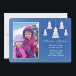 Seizoensgroeten Blauwe Foto Kerstkaart<br><div class="desc">Deel je herinneringen met familie en vrienden met onze kerstkaart met foto en het opschrift Season's Greetings.  De blauwe achtergrond heeft vijf uitgesneden bomen die aan touwtjes hangen en de tekst "Seasons Greetings" is voorgedrukt.  Wilt u geld besparen?  Druk dit ontwerp dan op het basis,  vierkant papier af.</div>