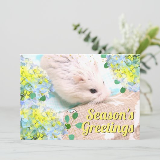 Seizoensgroeten Hamster met Blauwe Hortensia's Feestdagenkaart (Staand voorkant)
