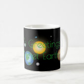 "Seizoensgroeten van Planet Earth" Fun Holiday Koffiemok (Voorkant rechts)