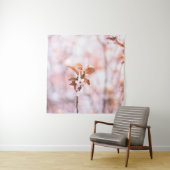SELECTIEVE FOCUS FOTO VAN DE BROEIKLEDE BOOM WANDKLEED (In Situ (horizontaal))