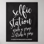 Selfie Station Chalkboard 8x10 Wedding Sign Poster<br><div class="desc">Een elegant teken van de snijrand bruiloft, kenmerkt de tekst "selfie post, grijpt een steun en slaat een pose"in een uitgewalste manuscriptdoopvont, voegt de borsteltextuur een spontaan en playful gevoel toe. De achtergrondkleur kan aan uw behoeften en voorkeuren worden aangepast. Neem contact met mij op als u een speciaal verzoek...</div>