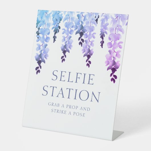 Selfie Station Paarse bloemenscript bruiloft Reclamebord Met Voetstuk (Voorkant)