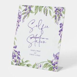 Selfie Station Paarse bloemenscript bruiloft Reclamebord Met Voetstuk